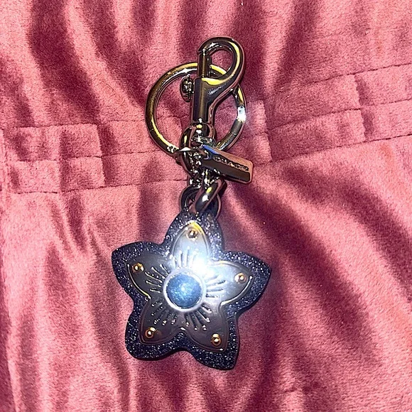 COACH Glitter Resin Wildflower Bag Charm / Keychain - NWOT F35132 Retired. - Picture 10 of 10